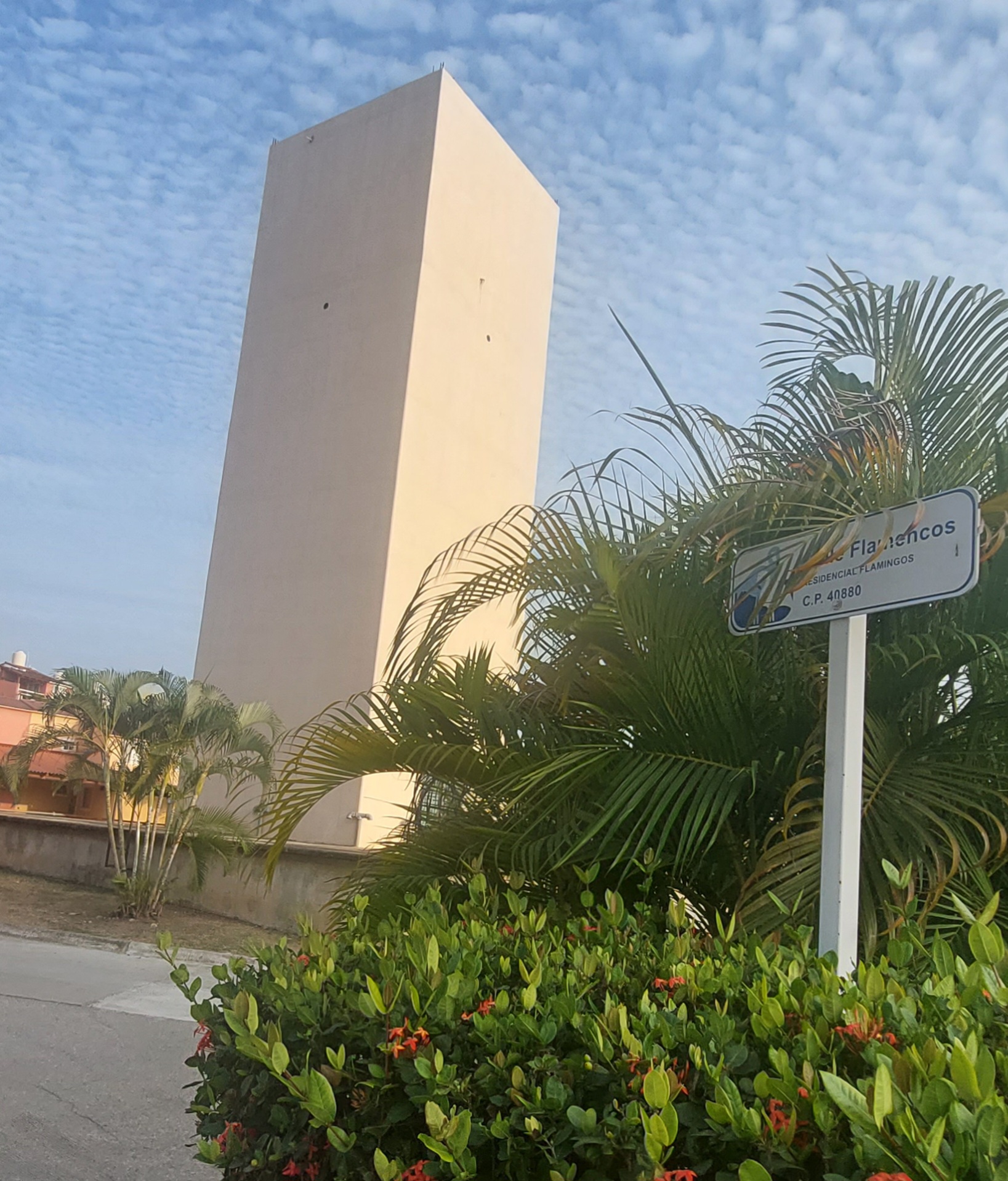 Hasta la glorieta donde está la torre del tinaco (tanque)